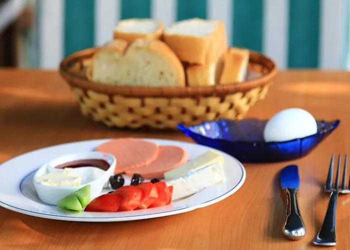 Sirin Bed & Breakfast 2*